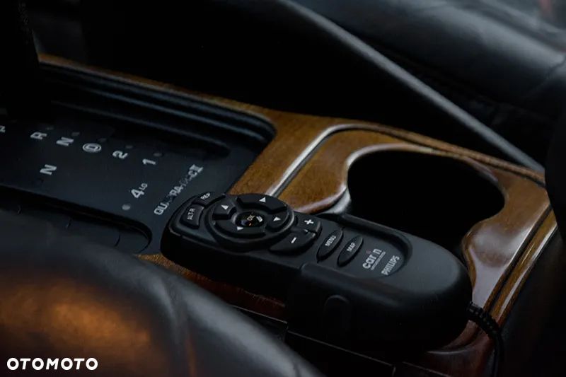 Jeep Grand Cherokee - 32