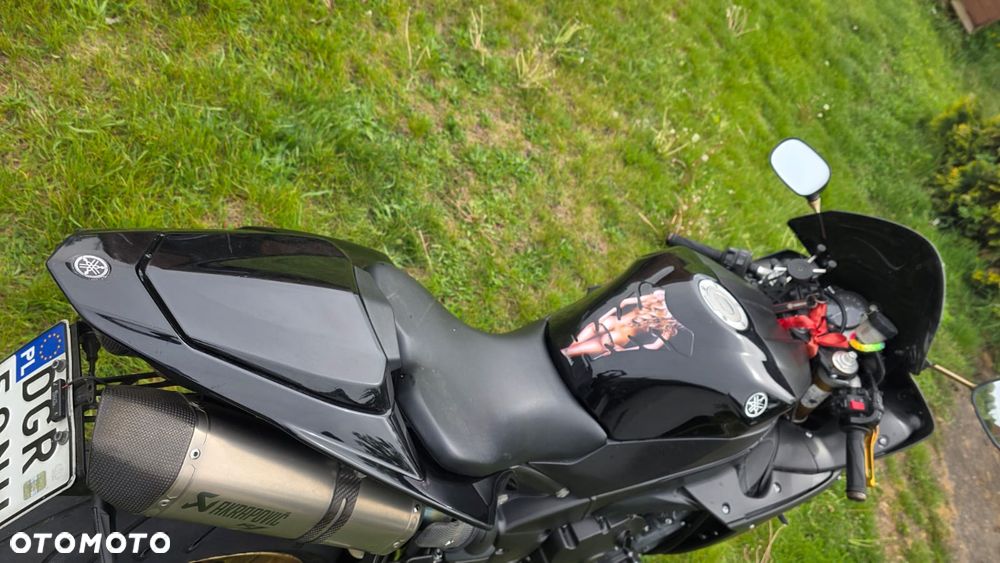 Yamaha R1 - 5