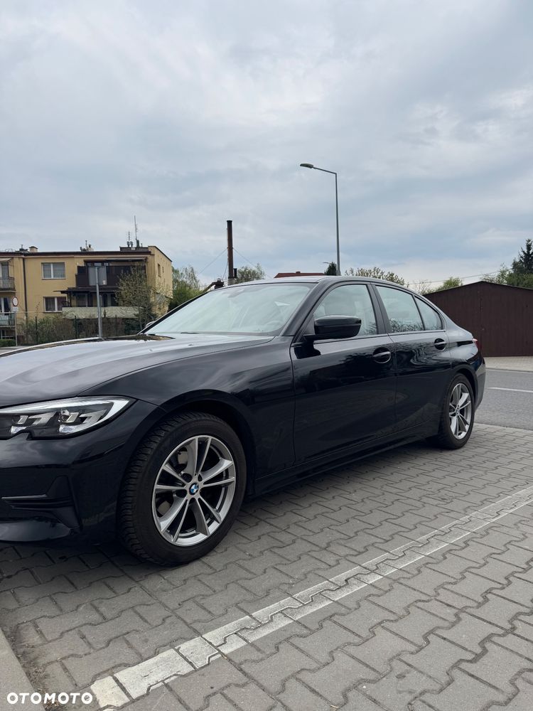 BMW Seria 3 318i Business Edition sport - 18
