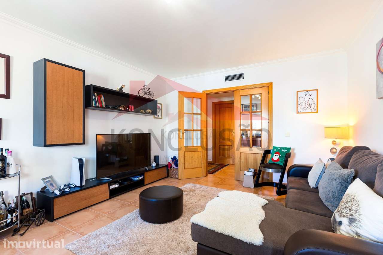 Apartamento T3 Totalmente Mobilado no Centro do Carregado - Grande imagem: 2/25