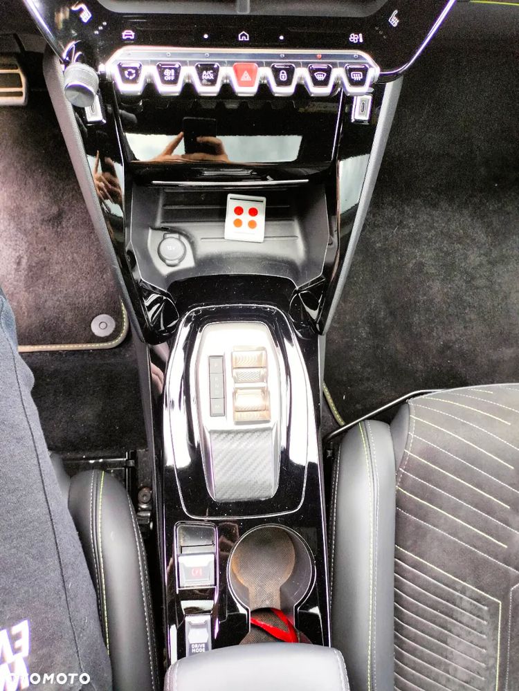 Peugeot 2008 Hybrid 136 e-DSC GT - 19