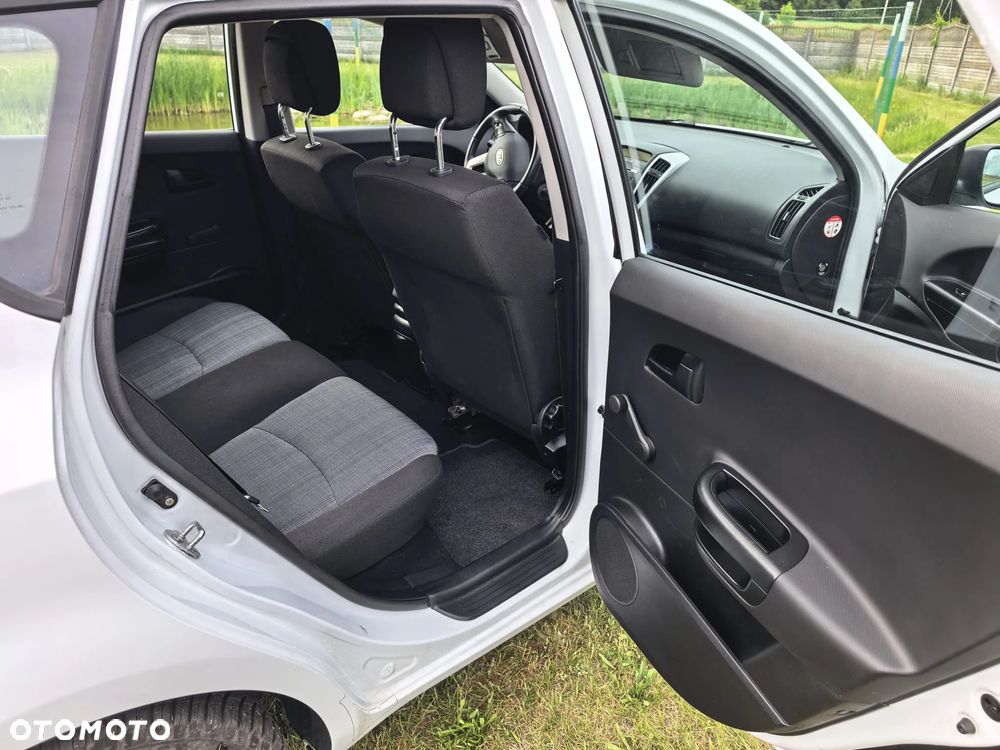 Kia Ceed 1.4 L - 12