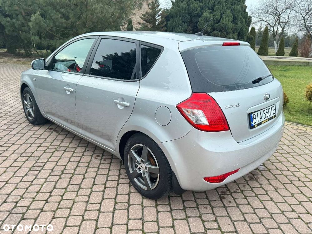 Kia Ceed - 25