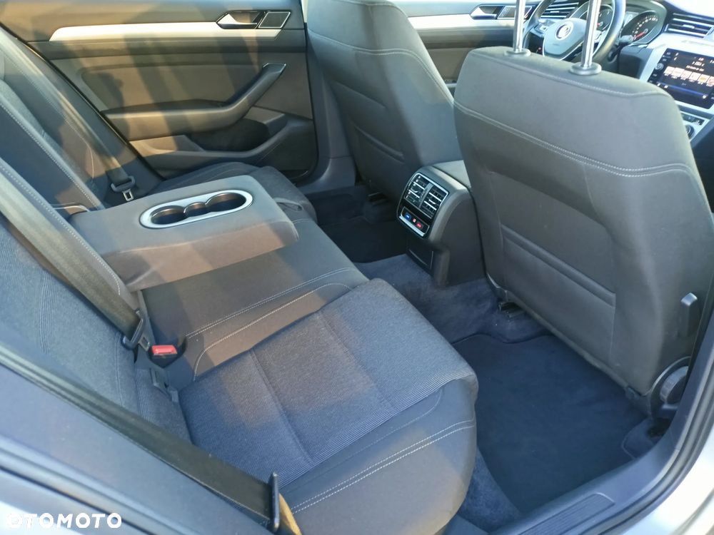 Volkswagen Passat Variant 2.0 TDI SCR (BlueMotion Technology) Highline - 30