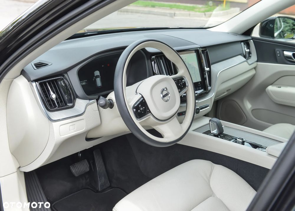 Volvo XC 60 B4 D Momentum - 11