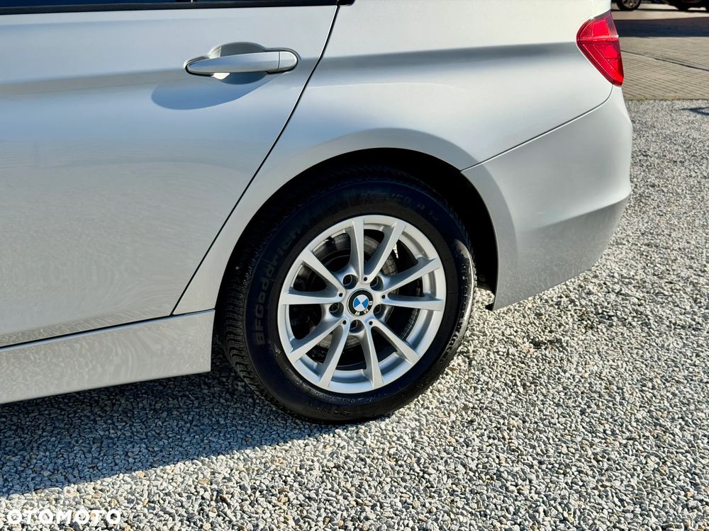BMW Seria 3 316i - 23