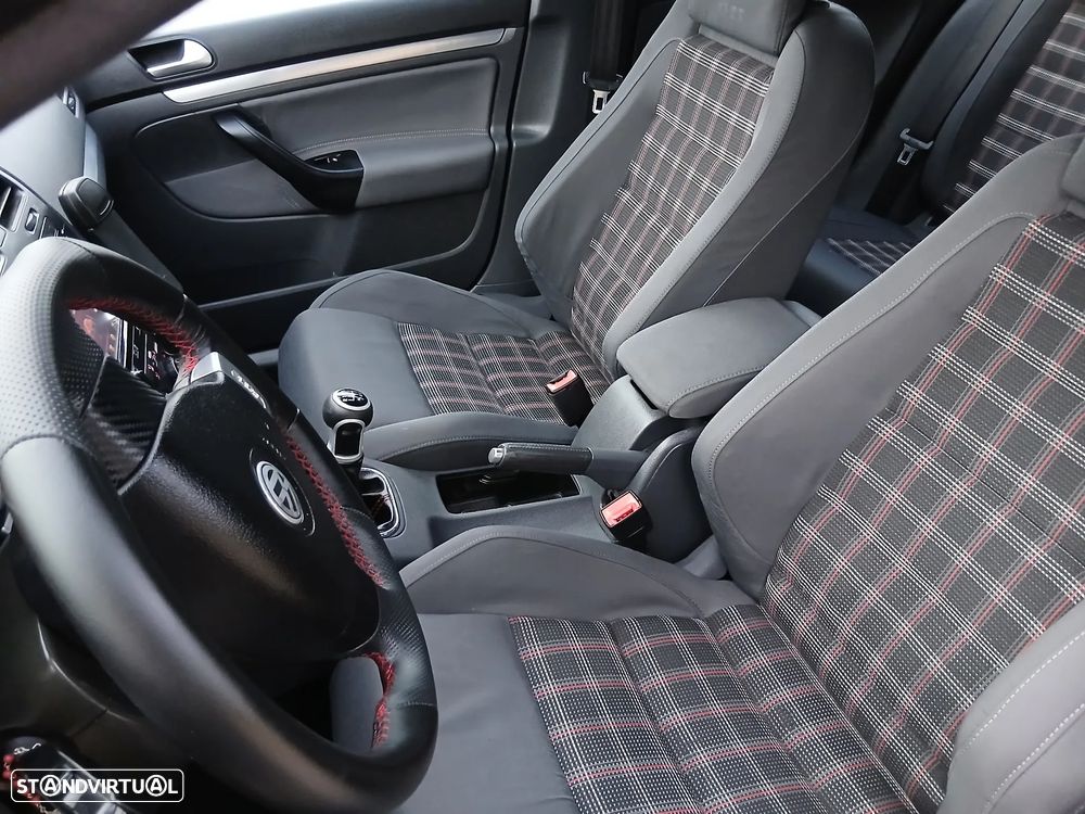 VW Golf 2.0 GTI - 17