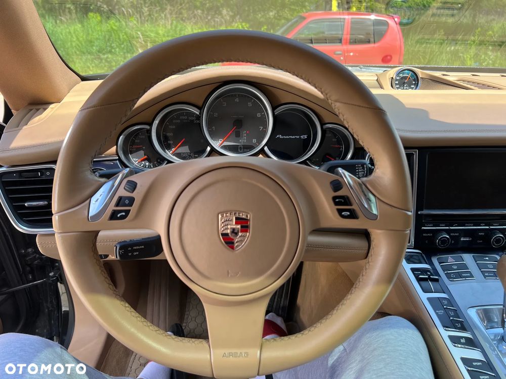 Porsche Panamera 4S - 17