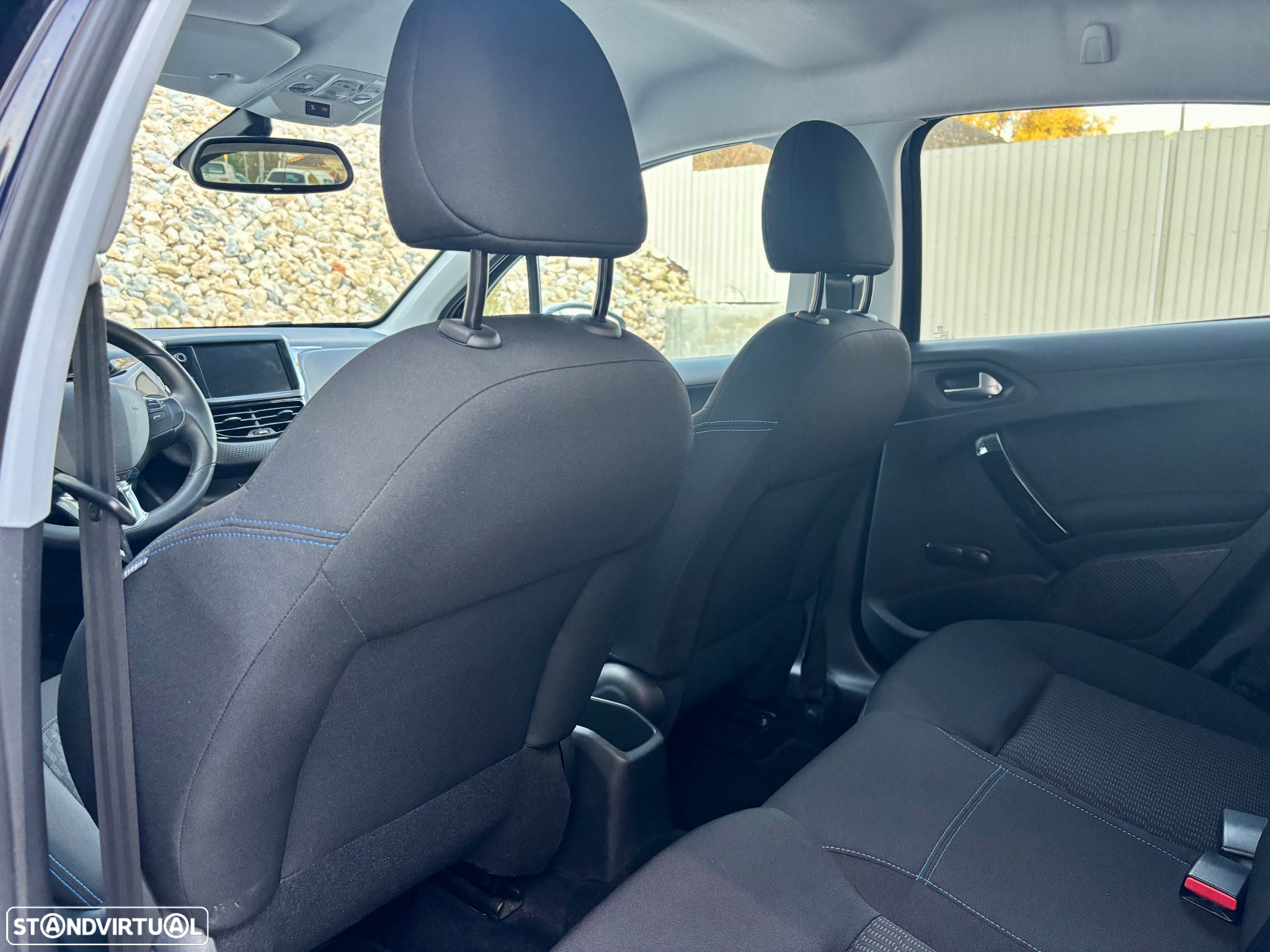 Peugeot 208 1.2 PureTech Signature - 37