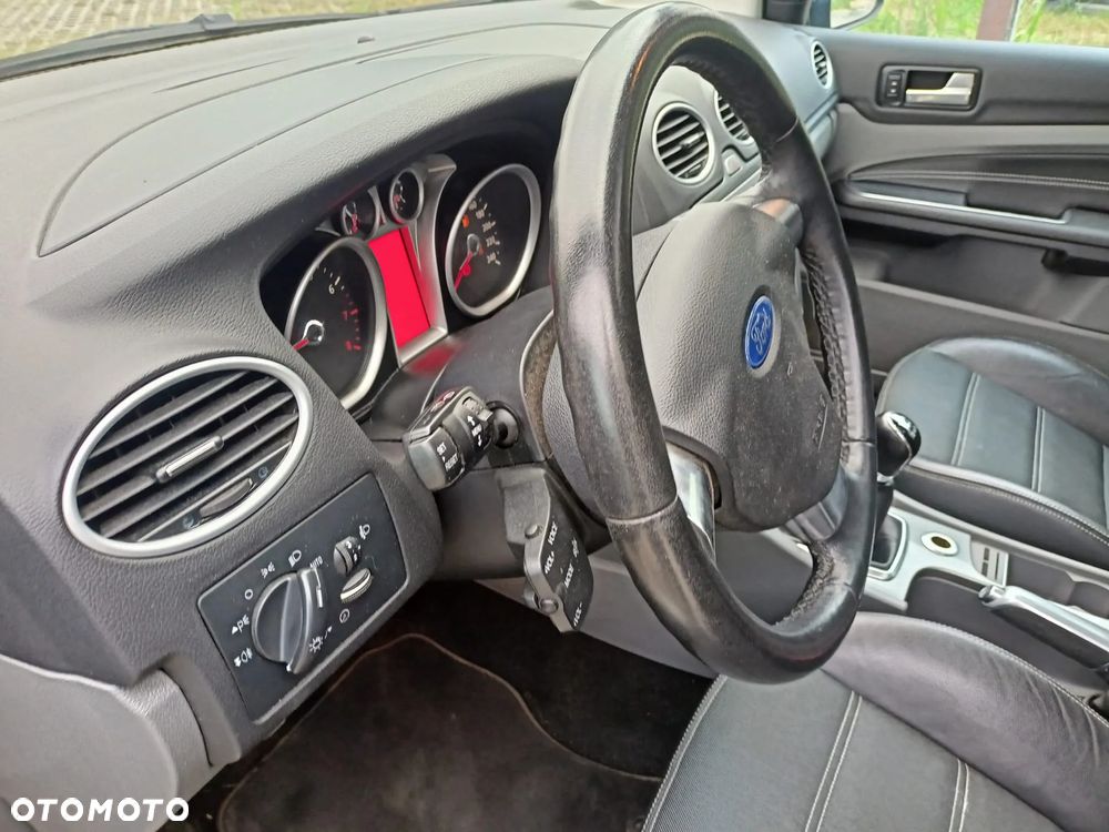 Ford Focus Turnier 2.0 16V Ghia - 19