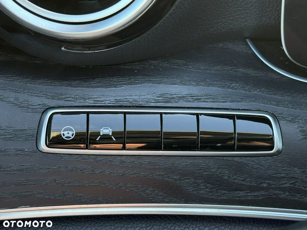 Mercedes-Benz Klasa E 400 4-Matic 9G-TRONIC - 24