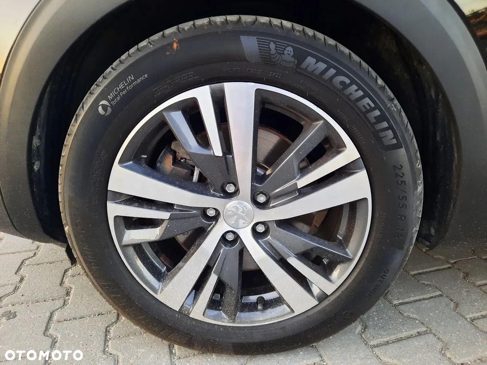 Peugeot 3008 1.6 PureTech HYbrid Allure S&S EAT8 - 12