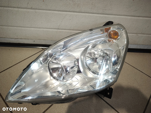 Opel Zafira B Lift LEWY REFLEKTOR EUROPA