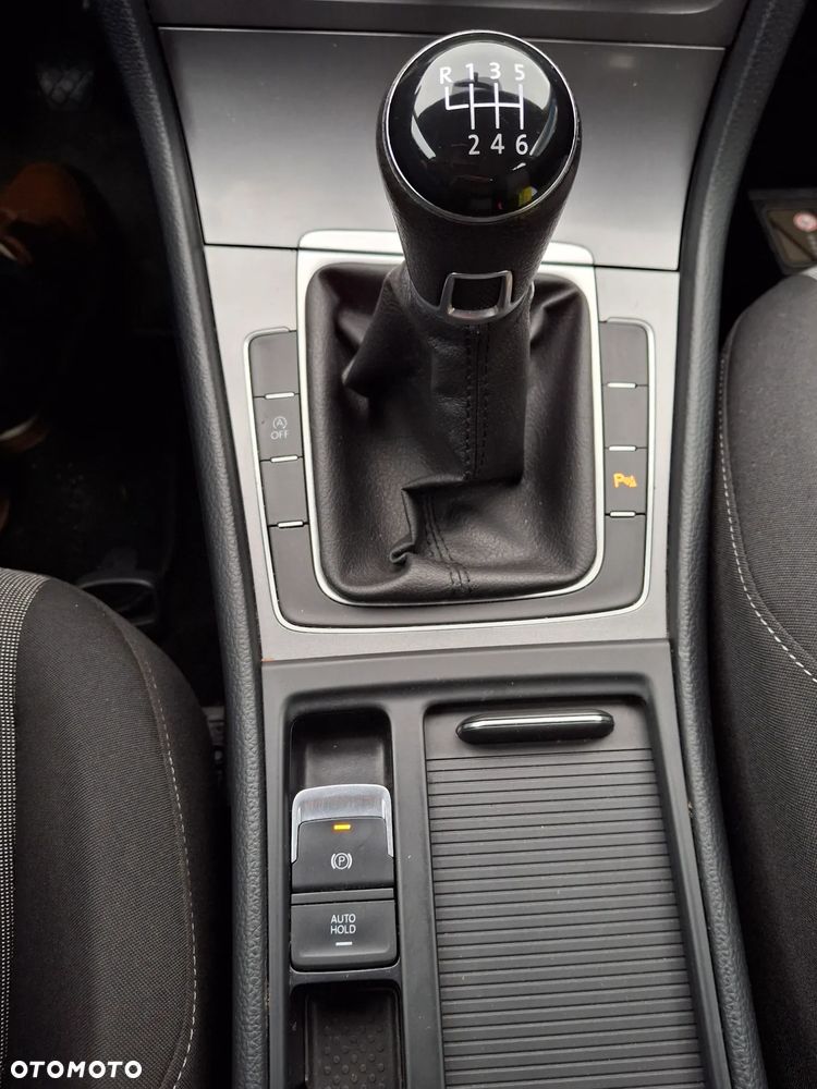 Volkswagen Golf 1.6 TDI BMT Comfortline - 11