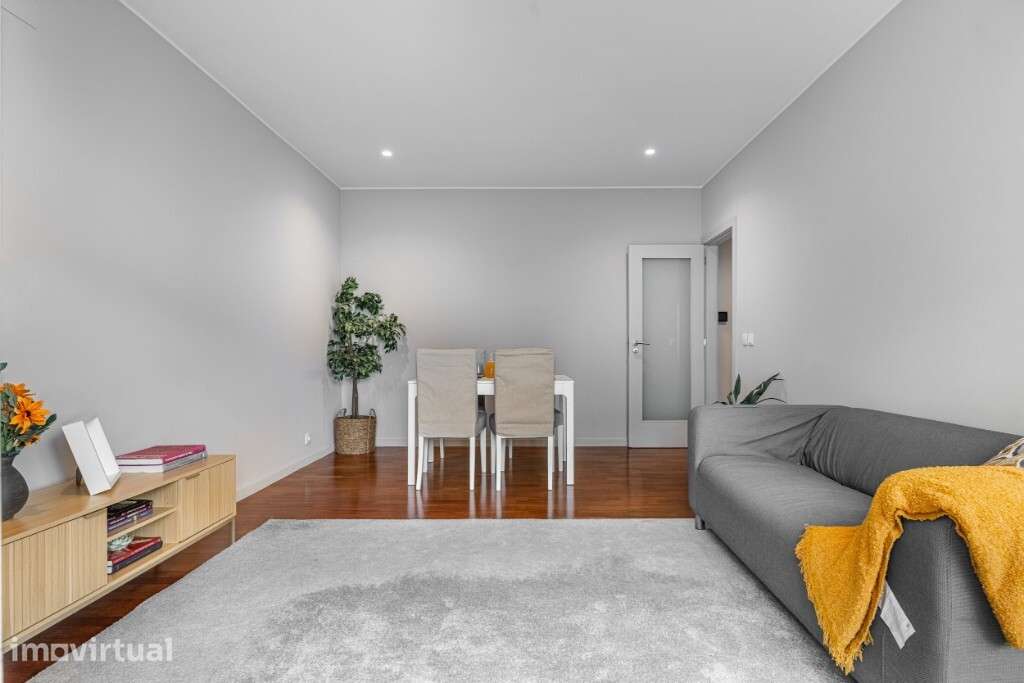 Apartamento T2 Remodelado - Grande imagem: 3/17