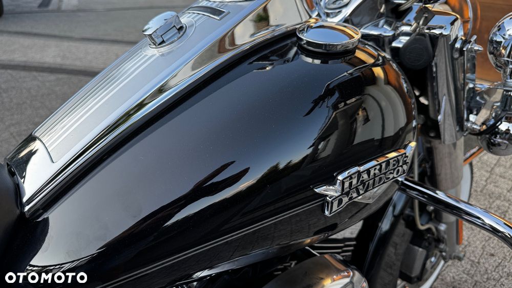 Harley-Davidson Touring Road King - 17