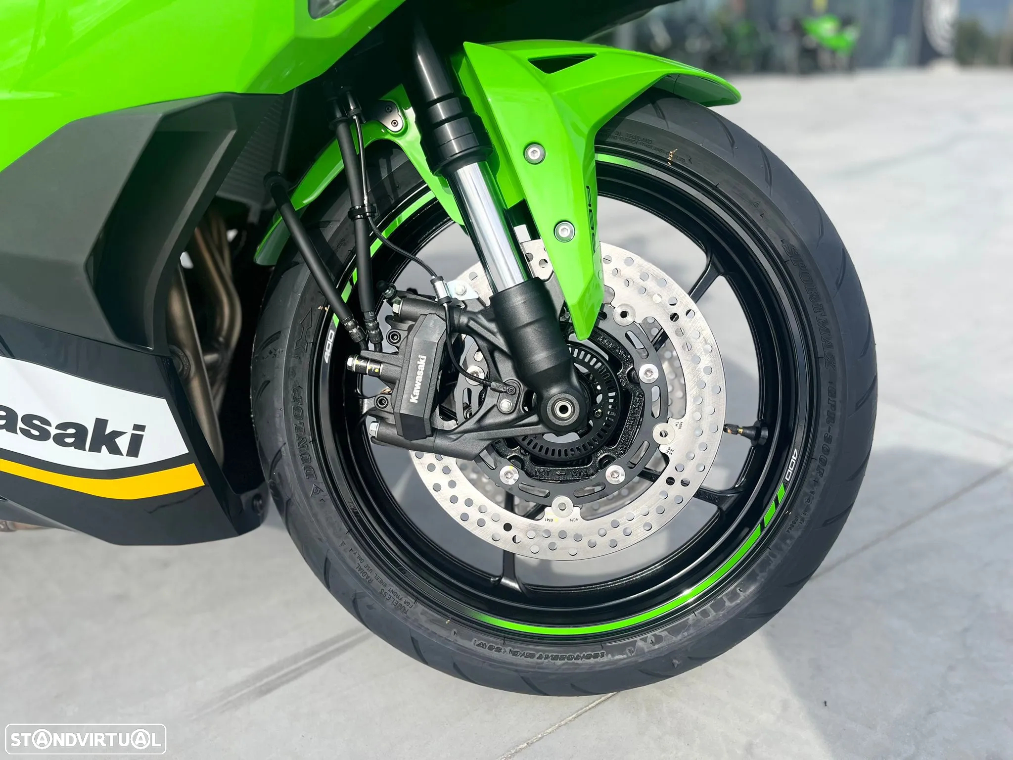Kawasaki Ninja ZX-4RR - 10