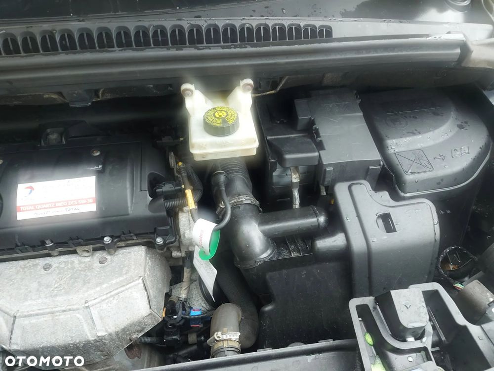 Peugeot 5008 1.6 THP Active - 22