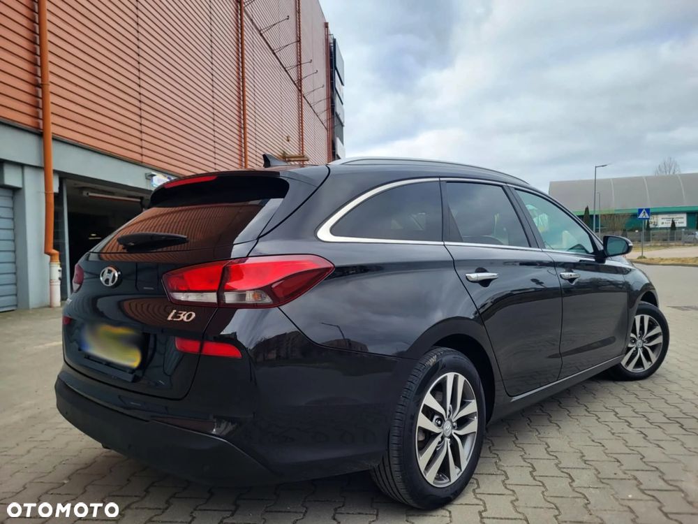 Hyundai i30 blue Kombi 1.6 CRDi YES Gold - 5