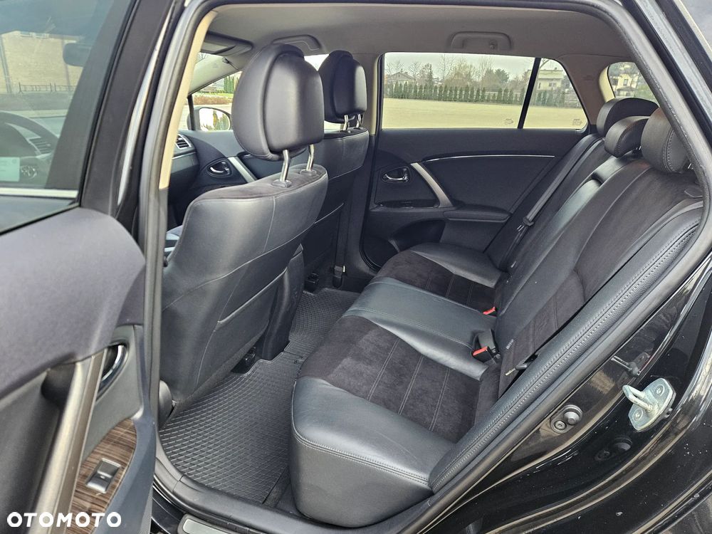 Toyota Avensis 1.8 Premium - 11