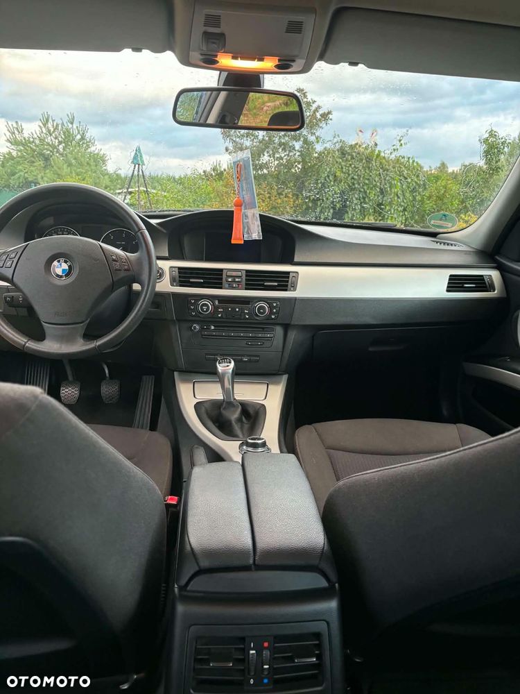 BMW Seria 3 318d DPF - 23