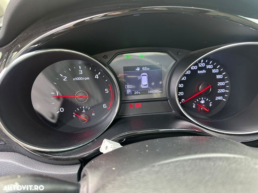 Kia Carnival - 12
