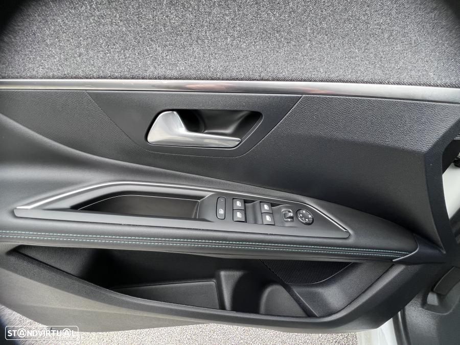 Peugeot 3008 1.6 Hybrid Allure Pack e-EAT8 - 17