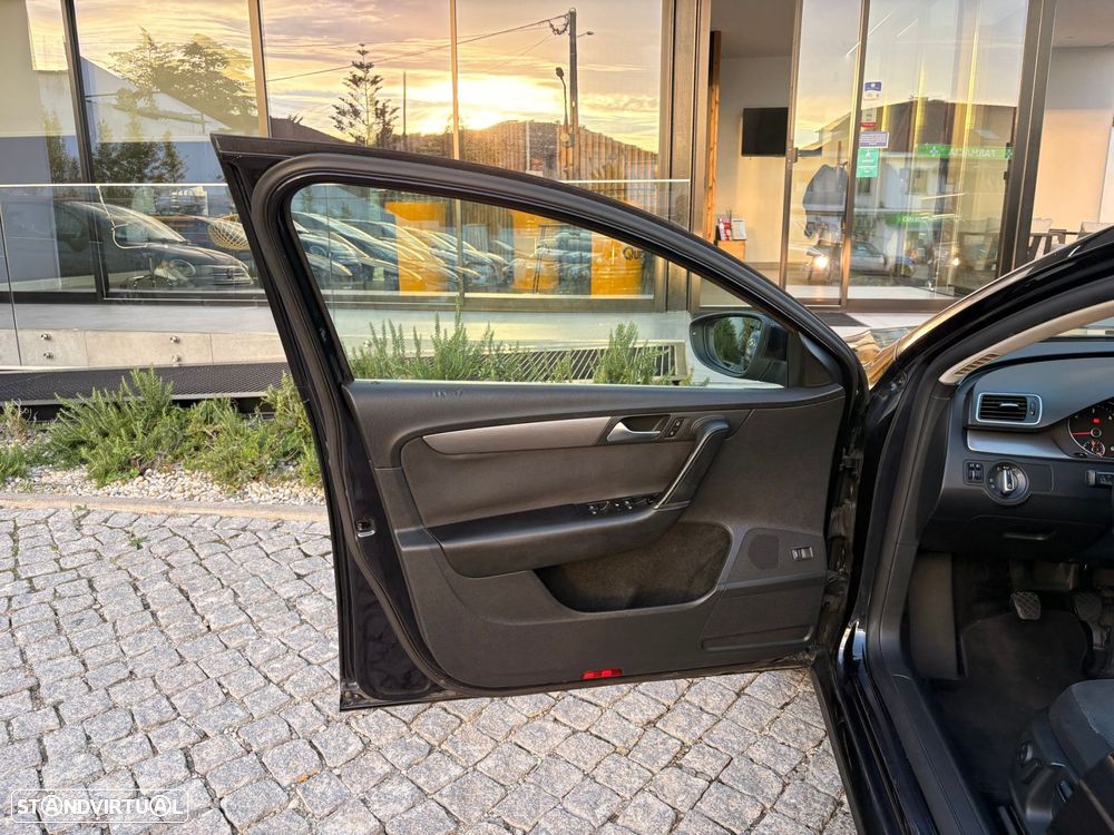 VW Passat Variant 1.6 TDI Confortline BlueMotion - 19