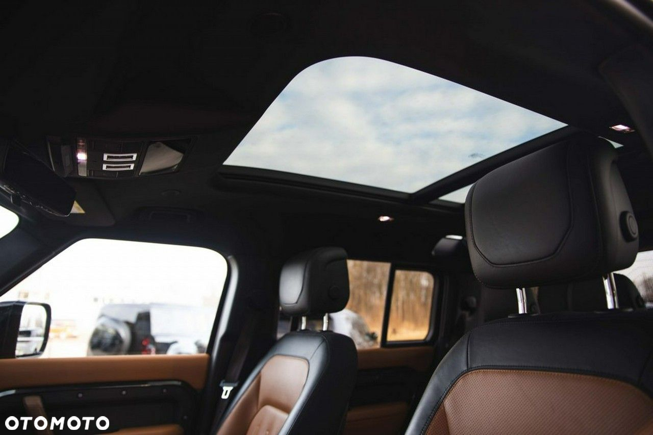 Land Rover Defender - 27