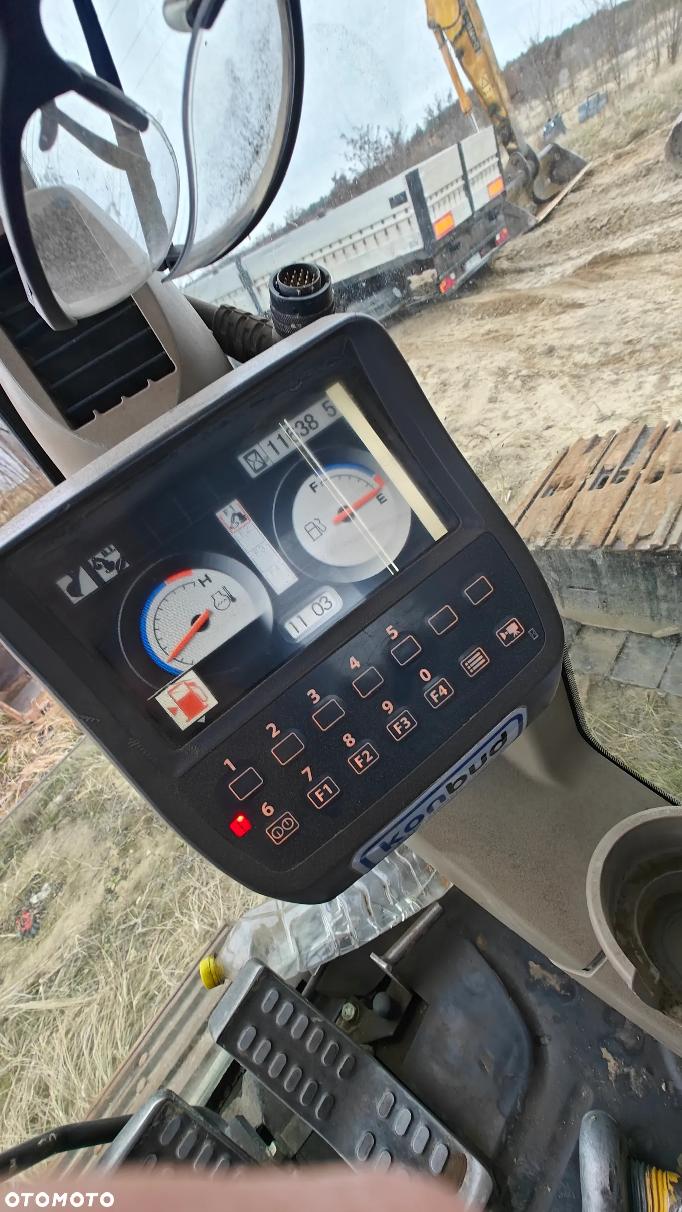Hitachi ZX225USLC - 2