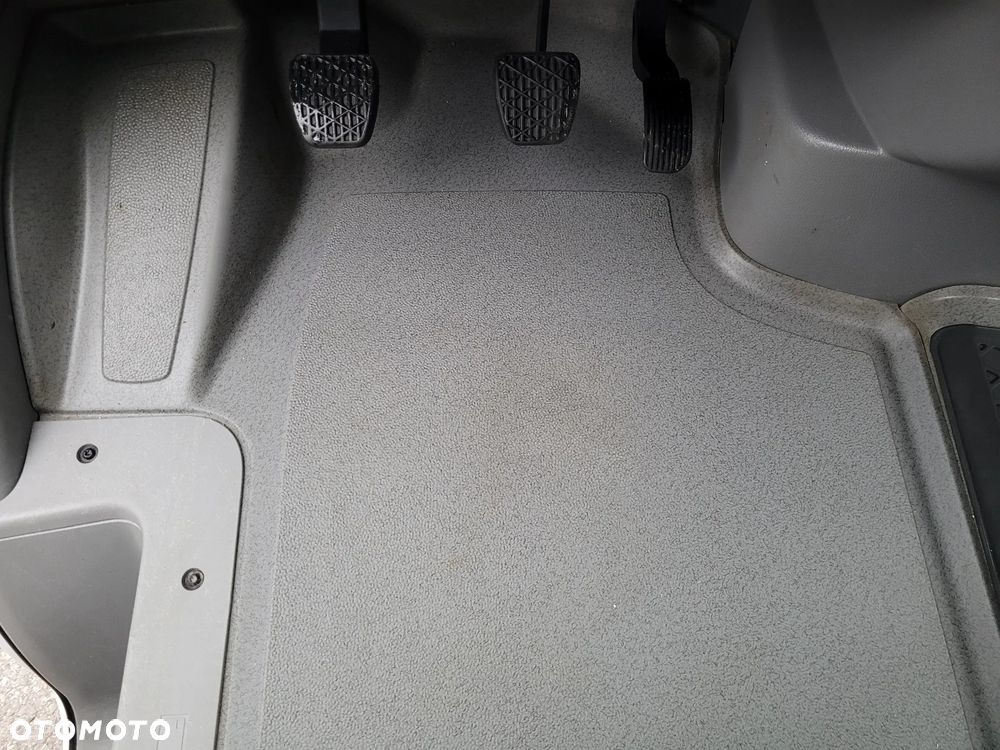 Mercedes-Benz Sprinter - 23