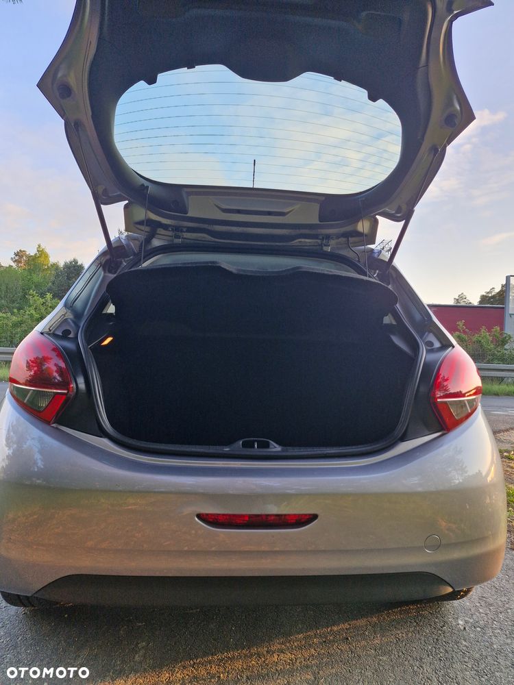 Peugeot 208 - 10