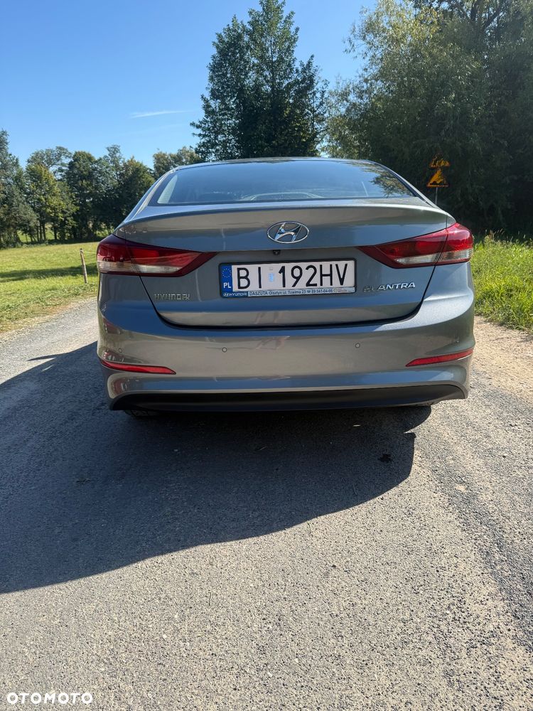 Hyundai Elantra - 24
