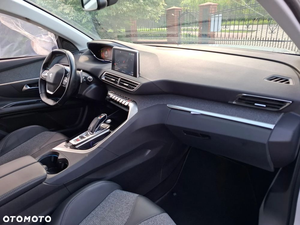 Peugeot 3008 PureTech 130 Stop & Start GPF Allure - 32