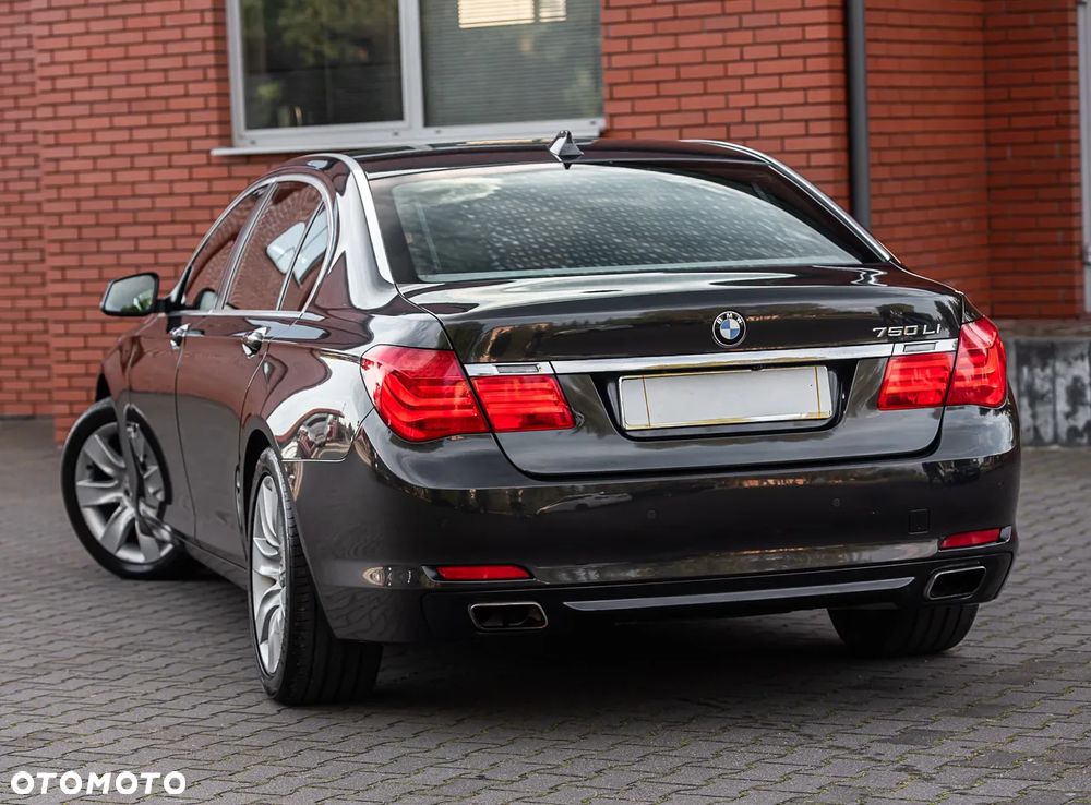 BMW Seria 7 750Li - 8