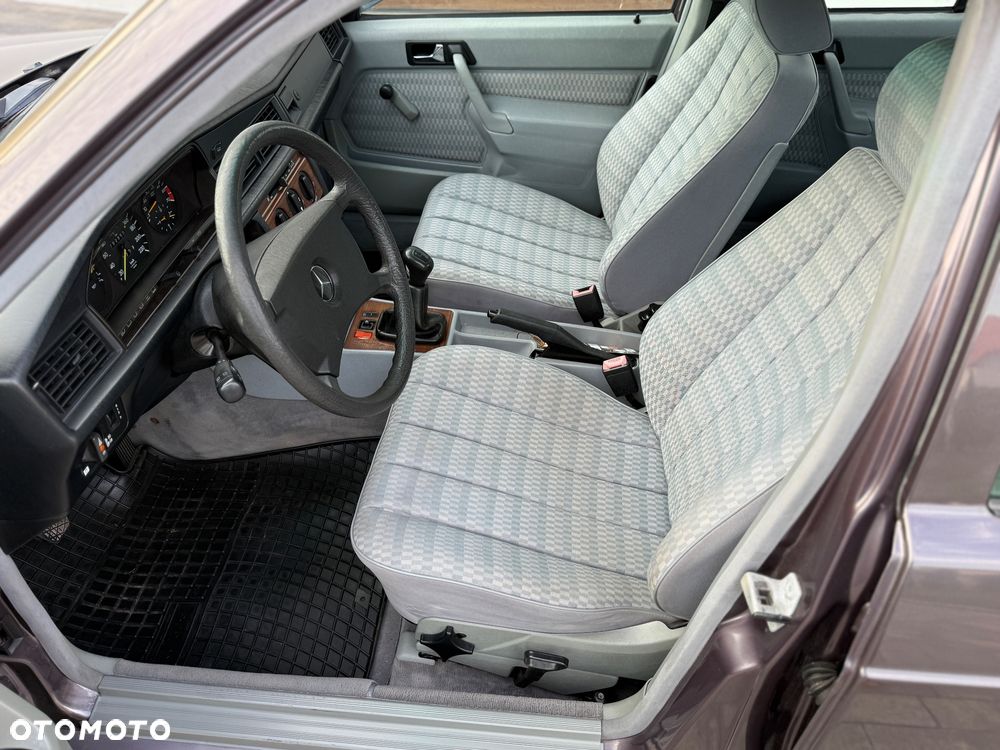 Mercedes-Benz W201 (190) - 20