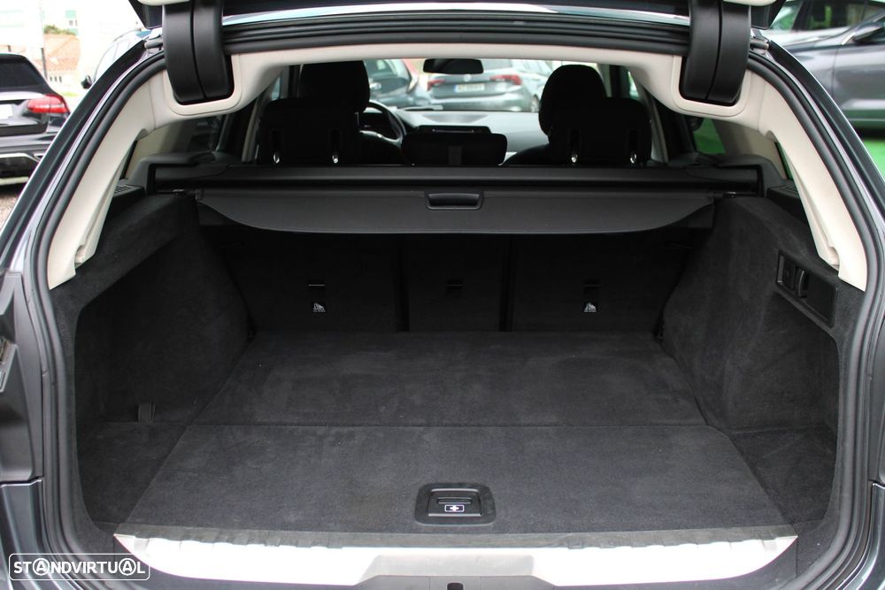 BMW 330 e Touring Auto - 32