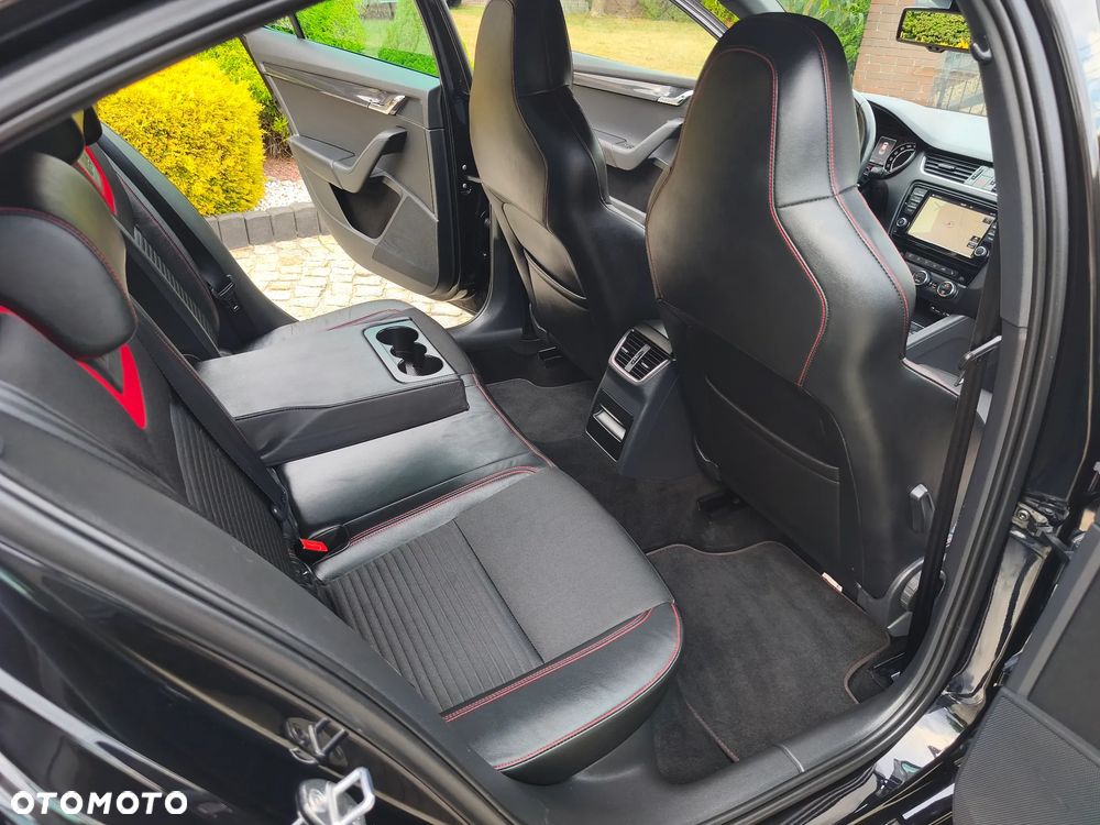 Skoda Octavia 2.0 TDI DSG RS - 38