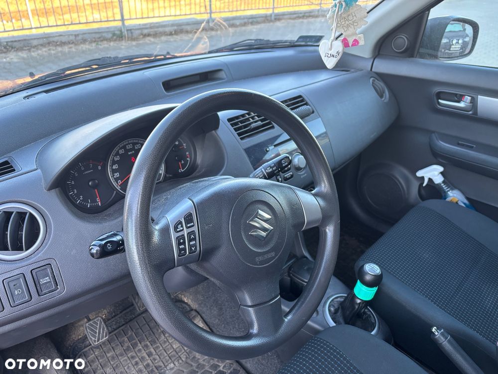 Suzuki Swift 1.3 Club - 5
