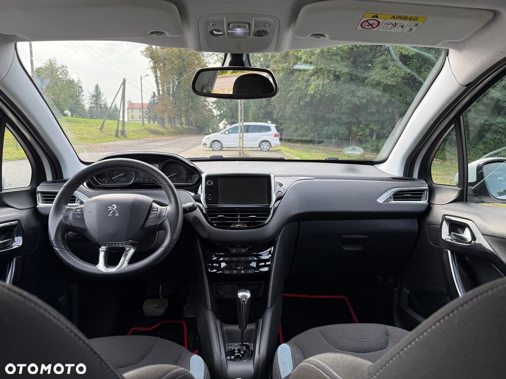 Peugeot 208 120 VTI Automatik Allure - 11