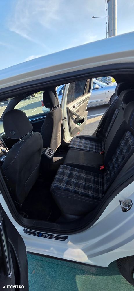 Volkswagen Golf - 11