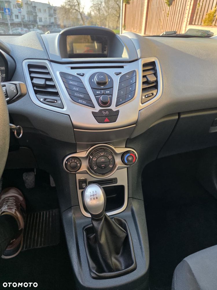 Ford Fiesta 1.25 Celebration - 11