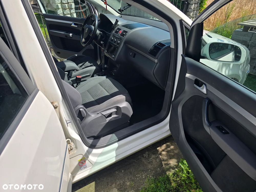 Volkswagen Touran - 25