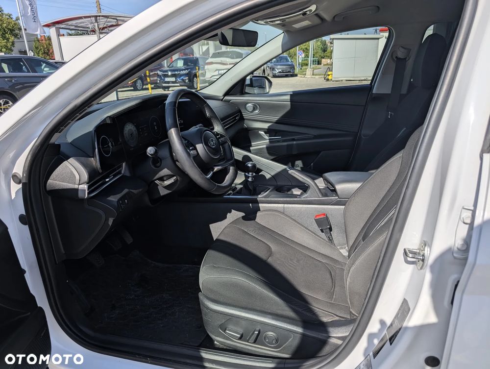 Hyundai Elantra 1.6 Executive - 10