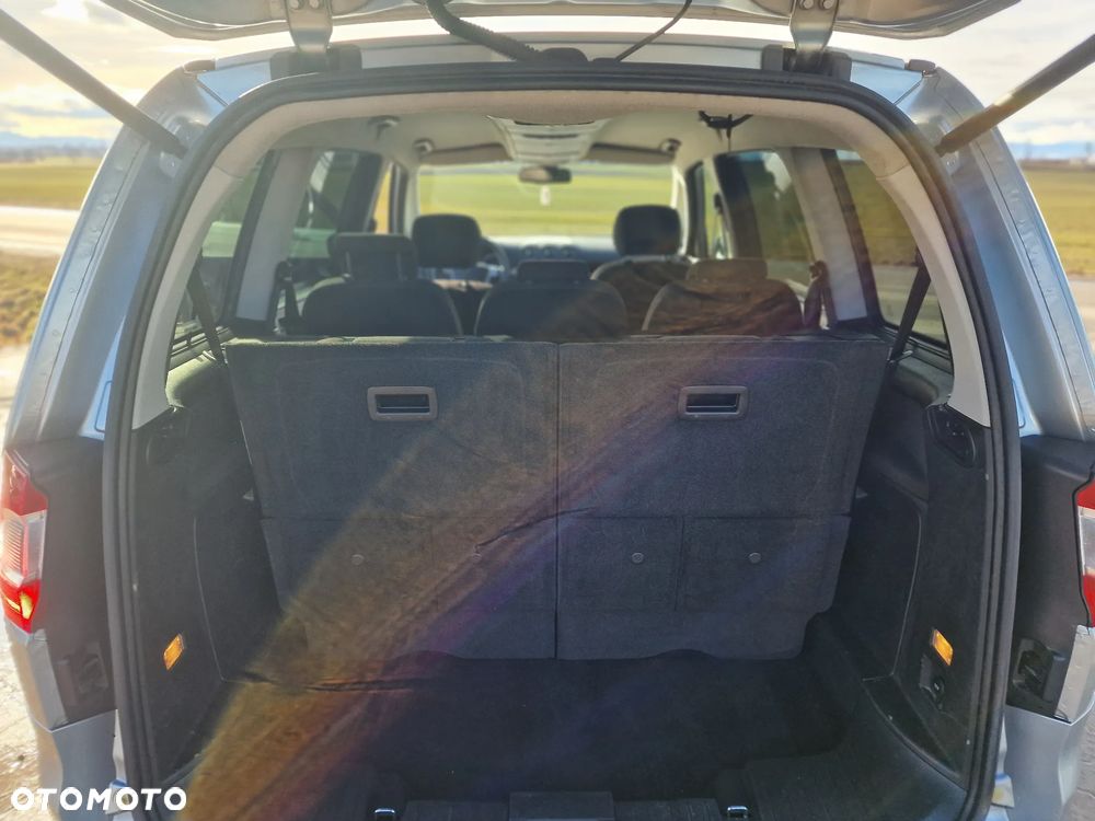 Ford Galaxy 2.0 TDCi Ghia - 24
