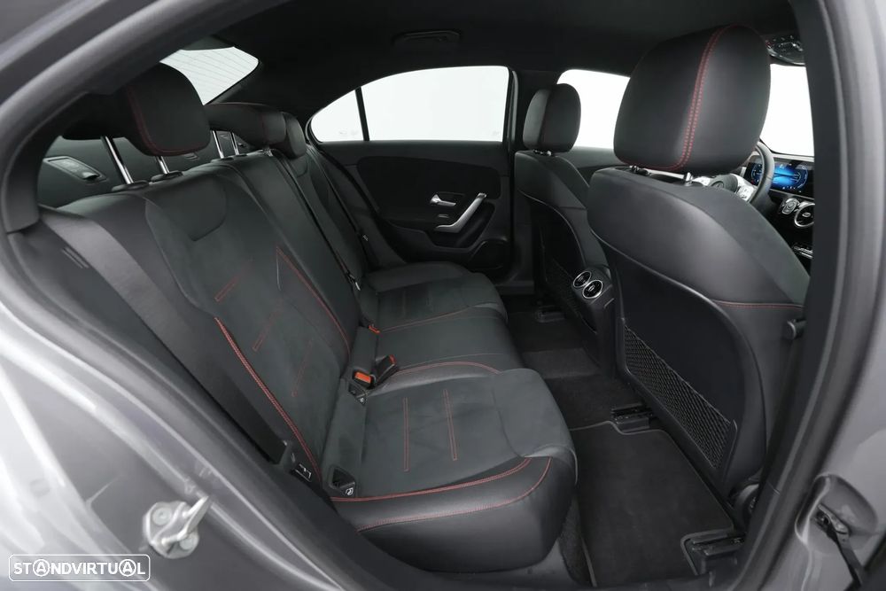 Mercedes-Benz A 200 Limousine AMG Line - 25