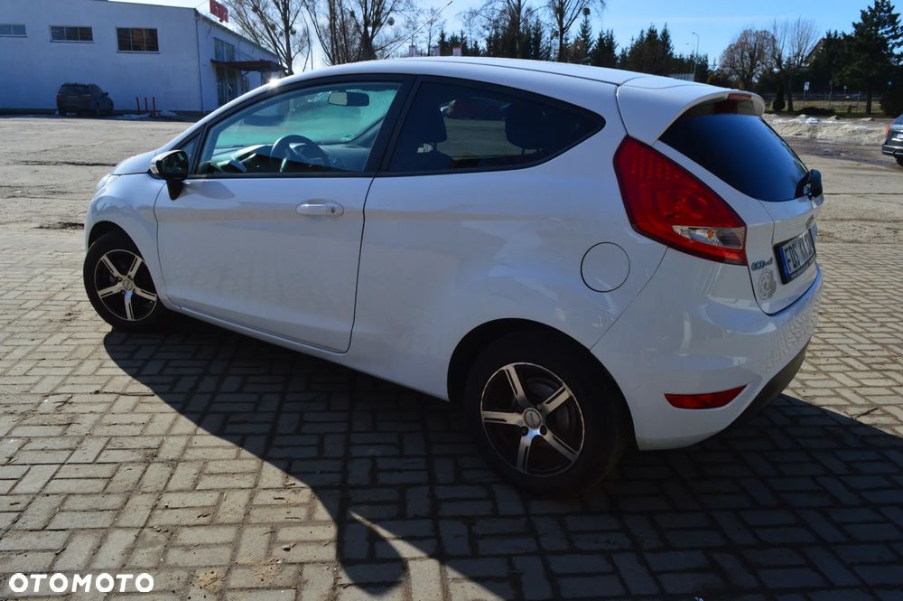 Ford Fiesta 1.6 TDCi DPF Ghia - 4