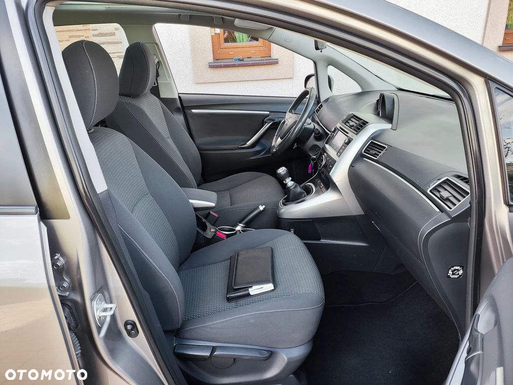 Toyota Verso 1.8 Premium EU6 - 19