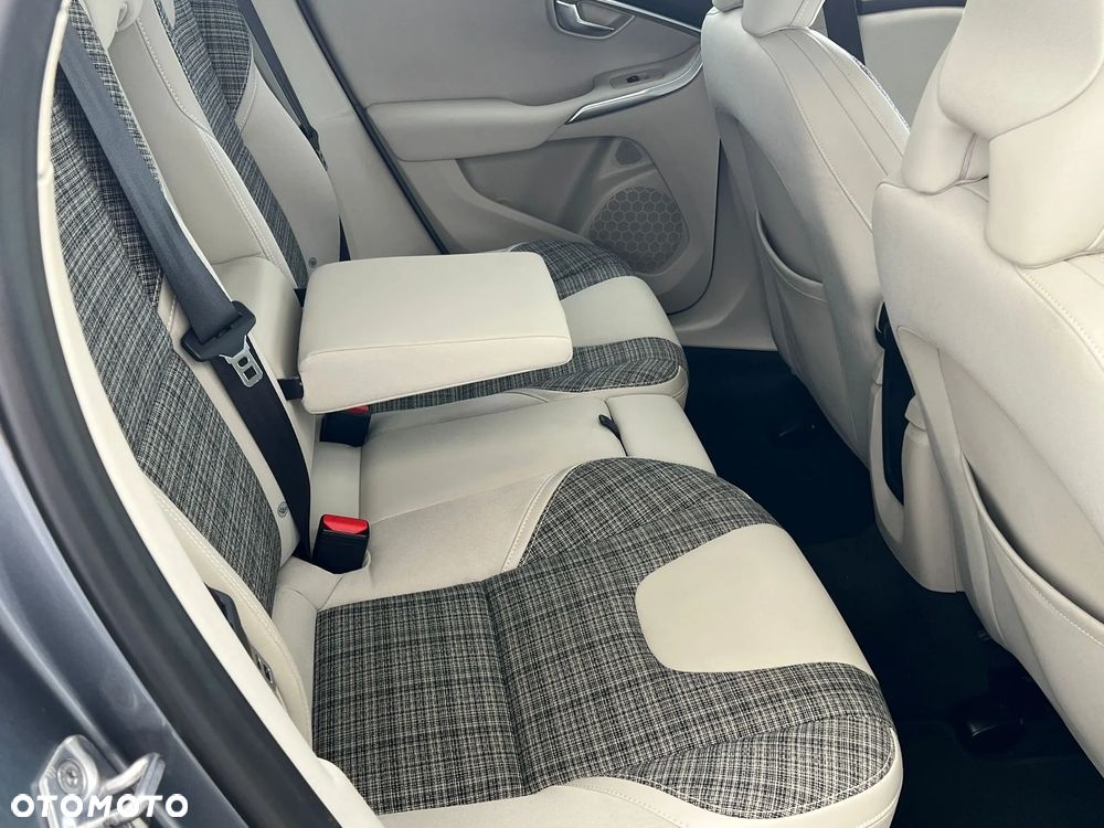 Volvo V40 Cross Country D3 Momentum - 5