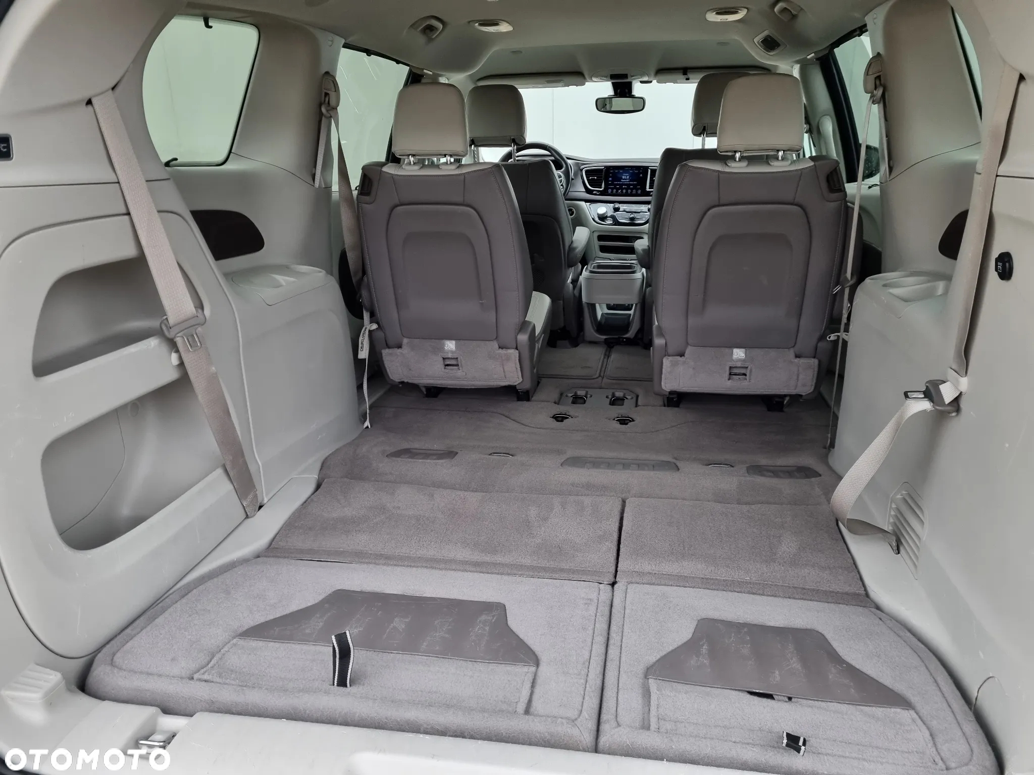 Chrysler Pacifica - 16